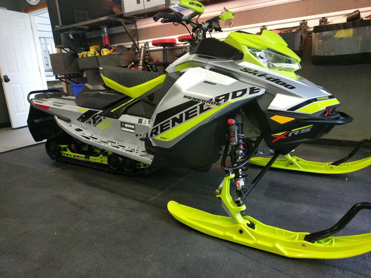 2018 Renegade Xrs 850 Ontario Freedomsledder Quarter Jpg