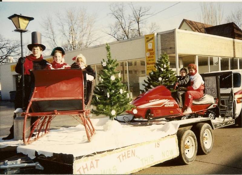 182247901_Parade1991.thumb.jpg.43568e260eb79e2cee51a35419544ec3.jpg