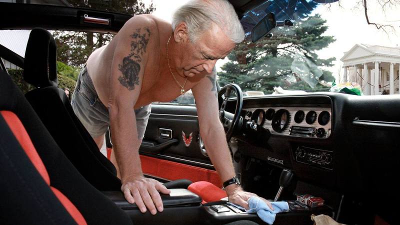 Joe cleaning car.jpg