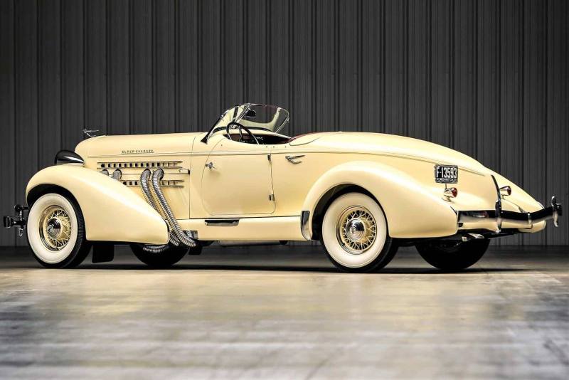 1935-Auburn-851-SC-Boattail-Speedster.thumb.jpg.5cd4a60f5f42db7b2f9e113d3404f8d3.jpg
